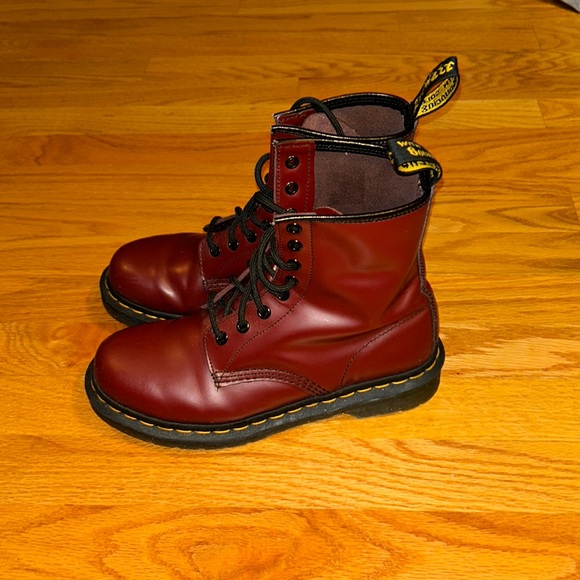 Dr. Marten lace up boots women’s size 7 - Picture 2 of 5
